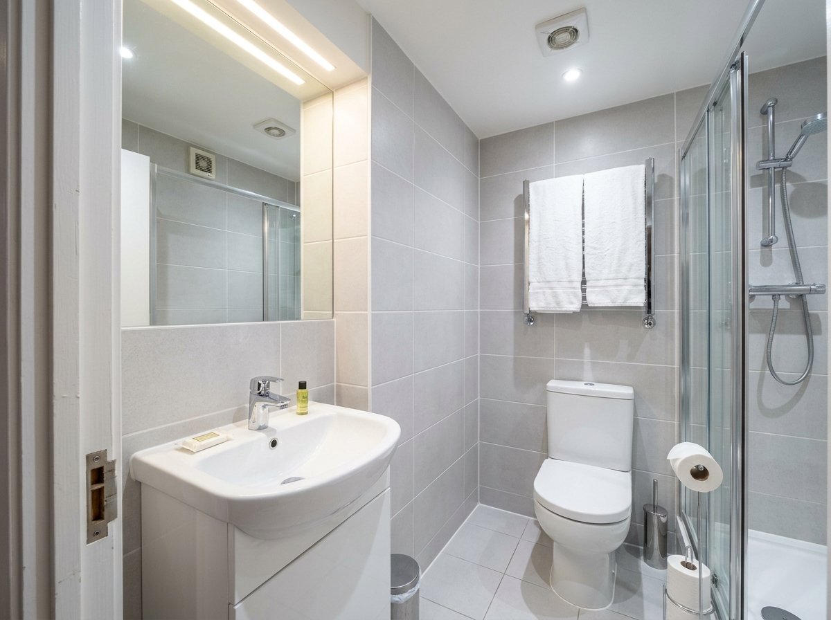 Clean bathrooms at Vashistha Inn